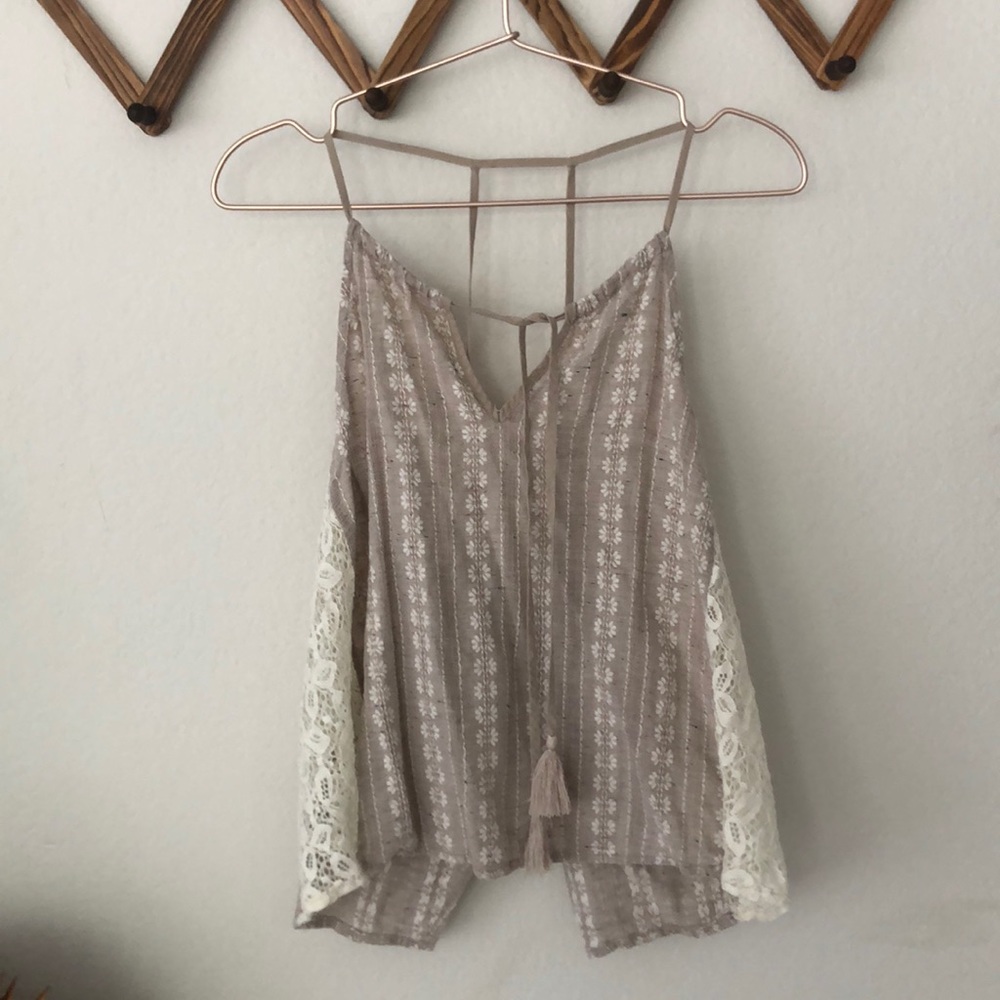 Backless lace detailed tank